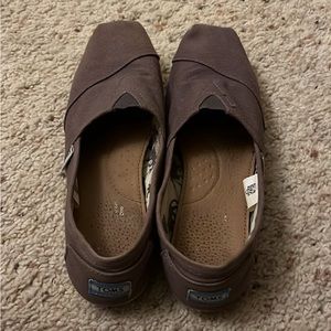 Womens Tom’s shoes, size 7